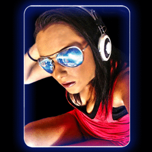 (CEO) Official Twitter for @UrbanShakeRadio. Funk RnB HipHop Reggeaton RaiNb RAI Radio