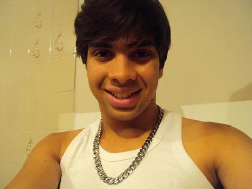 18, Escorpiano, Hetero, Maloca, @Projota, Santista, Jogador de Handebol, lutador, a Rua é nóis. FOCO FORÇA E FÉ '-' eu to sempre aqui de olho em tudo M *
