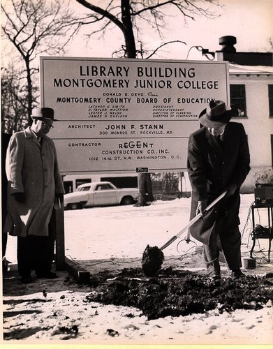 LibrariesatMC's profile picture. 1 college, 3 campuses, 22 librarians, tons of resources for you!