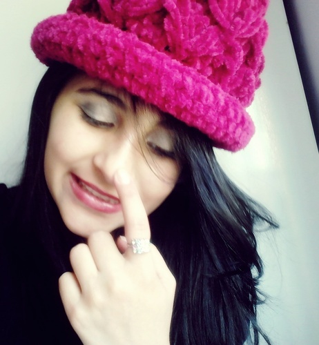 ;*  16 anos , sonhadora , namorando .