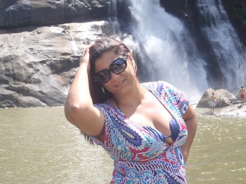 Não me acho diferente, nem melhor que ninguém. Sou uma mulher que pensa, uma menina que erra. Tenho os pés no chão, mais gosto de voar alto.