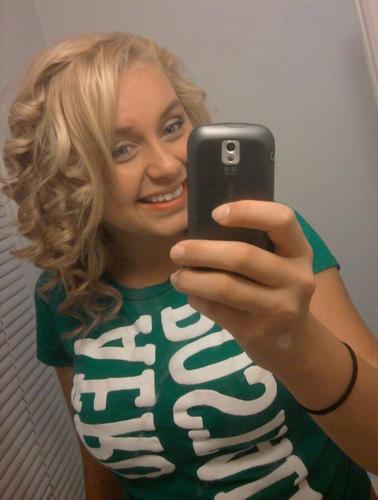 HiImTabitha's profile picture. it's called teamwork you follow me i follow you (;