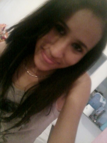 eu sou uma menina legal...gosto de rockkk
e adoro conversa com minhas amigas,shopping,chocolate,nxzero,libriana,carinhosa e amo minha familia *_*....