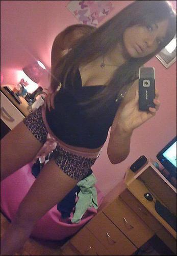 I follow back! YOU MUST FOLLOW ME,i am funny,hot and cool. :* Love ya,B. :* ♥
