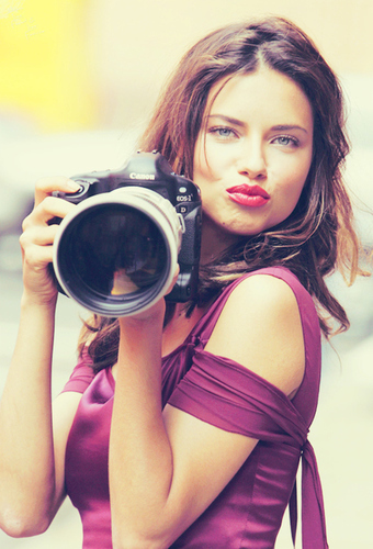 É delicadda? Então me segue! Aqui você irá se identificar com tudo. De #retweet e #favorita as frases que gostarem.