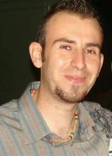 sou dj minha vida e curtir musica eletronica psytrance e electro house e o bicho