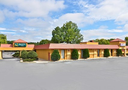 The Quality Inn® Philadelphia Premium Outlets Area hotel is ideally located with easy access to the Pennsylvania Turnpike