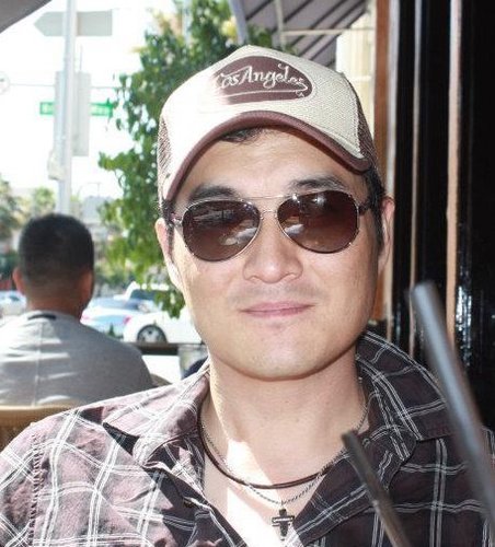 엘에이(거주), 호주 시드니(출신),  냥이, 사격, 검도, 여행,
음악, 개그, 영화,     없이는 못 살아.......
