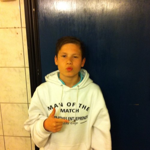 robinandres23's profile picture. 