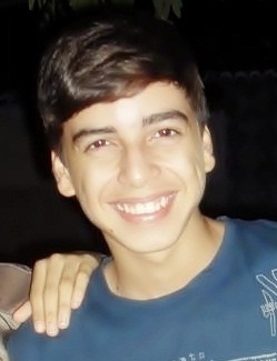 Lucas Fαяiαร ○ ~  Prazer!!
Estudante,e Amante Da vida: Só olhar para ela, sentar ao lado, ouvir a voz, faz tudo ficar mais feliz.