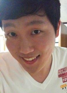 안녕하세요~ 의리가 있고 유머가 넘치는 대한의 늠름한 대한의 건아 입니다:)
If you wanna learn Korean & our cultures...etc. 
I will be our own tutor, I''ll teach you as much as you want.