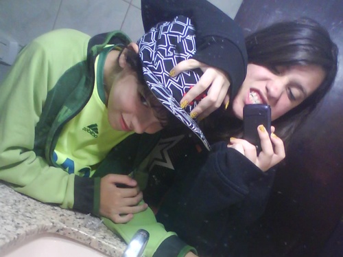 Legal , Amigo , tenho 11 anos , curto rock ee irmão da @CarolCiceri quer mais ? Segue ae :)