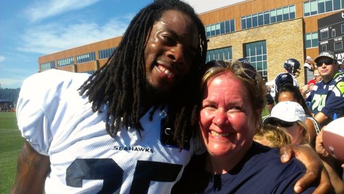 I am a single middle aged diehard Seattle seahawks fan.