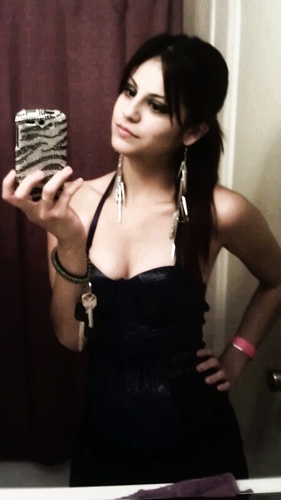 #Name Angee c; /21Bbyyy! /	#TeamCancer .. Let's tweet c: