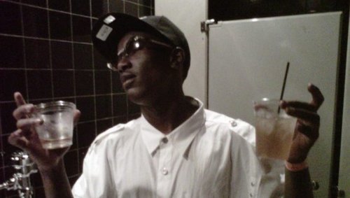 THE MAIN THANG KEEP AH HOE TO AH PIMP IS THE MONEY SHE THINK SHE GNE GET...........GWUALA BOBO GAMBINO!