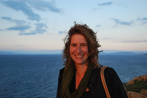 Freelance journalist, schrijft veel over sociale problematiek, auteur van Fort Europa.