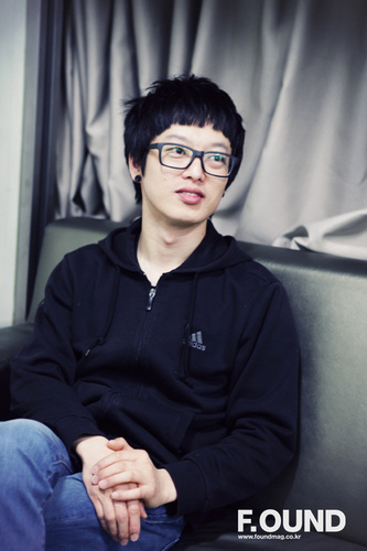 우주최강락밴드 국카스텐의 보컬 하현우( 81. 11. 25 A형) 봇입니다 하현우가 인터뷰에서 했던 말들을 올려드립니다