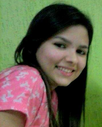 Canceriana, confusa, inconstante, louca, apaixonada, teimosa, mimada, alegre e muuito FEEEELIZ (: