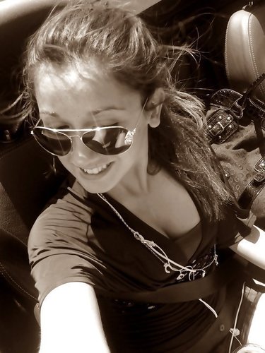 20.Modelo, estudiante y futura comunicadora social :D amo a @JustinBieber y a @JhossueSpiel con todo mi ♥