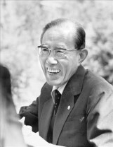 우리의 벗이 되어 살고자 했던 그의 바람은 세상의 희망이 되었다! 故 한경직 목사의 휴먼 다큐멘터리 한경직 2012년 9월 13일 개봉합니다!