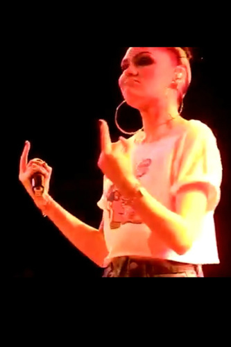 Songwriter/upcoming pianist from LANDAN. Just do YOU & work for all you can. #heartbeat! @JessieJ is god. Joey Essex & Danny O'donoghue are hawt!