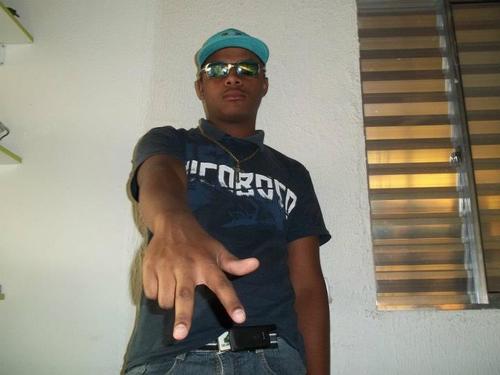 sou um dj da zona leste de sao paulo  gosto de video game e de mulheres sou um cara legal 
http://t.co/8fQLWzR0BC