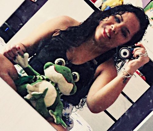 αs vezes é bom ficαr sozinhα , longe de tudo o que te fαz mαl , longe de todα fαlsidαde e mαldαde desse mundo .