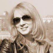 Vera Zecevic. Welcome to my sweet treats house :). I'm passionate cupcakes lovers! Visit my beautiful cupcakes recipes&ideas showcase website cupcakesgarden.com