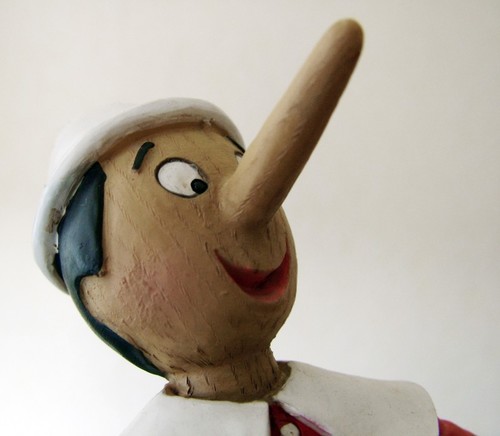 Ik ben nieuwsgierig naar hoe de wereld in elkaar zit. 
Daarbij bemerk ik teveel eigen belang, halve waarheden, onrechtvaardigheid, hebzucht en nepotisme.