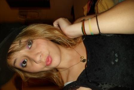 -Me reinventandoo a cada diia.A cadaa tropeçoo um recomeçoo. Pois todaa hora é horaa de recomeçaar'    8)