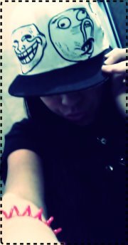 Amoo mtt minha familia 
adorooo meu amigos
soo doidiinha
e adoroo  ir ao shopping*--*