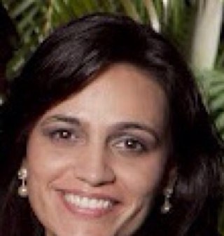 Venezolana-Portuguesa o viceversa, mujer fuerte y sincera que todavia no pierde su capacidad de asombro, amo la naturaleza, a mi familia y a la verdad..........
