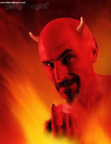 Sou o peçonhentno, pai dos capirotos tinhosos e vim lhe possuir, trarei sua alma pro meu clã e farei orgias com você no fogo do inferno.