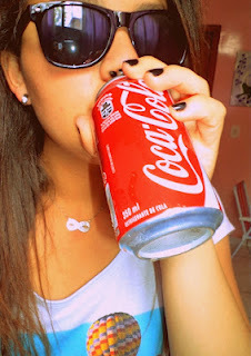 14 anos,aquariana,Dramática, irritante, carente, louca, irônica, desligada, chata e muito ciumenta. Prazer, eu
eee u-u a Gaaby me deu o tt deela