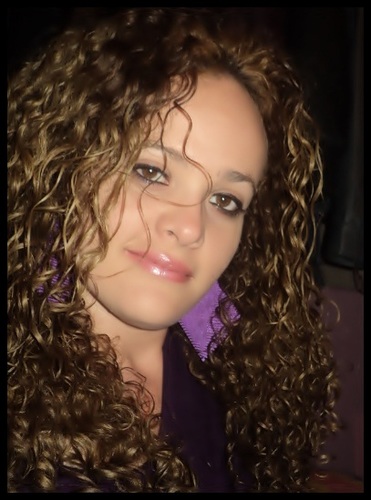 Soy maestra de primaria, alegre, simpatica, romantica, me encanta oir musica y bailar, salir con mis amigos...:-)