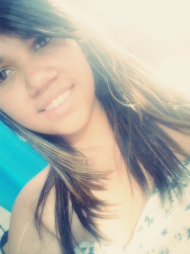 Leonina,16 anos irritante,carente,louca,irônica,chata e muito ciumenta. Deus , familia,Santos,amigos,role ;]]*
