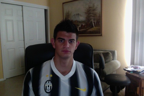 sono uno juventino da vero. Il mio sangue è bianconero il mio religione è Juventus il mio rei è Conte.