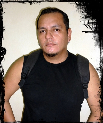Sou um cara bem tranquilo e que gosta de um bom e velho Rock 'n Roll e Metal \m/...... sejam todos bem vindos -- son todos bienvenidos -- welcome all -- すべての歓迎