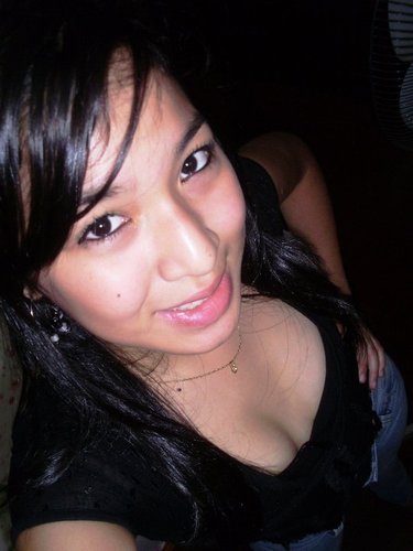 Cute, Easy Going, I Love Football...Just Follow me :)