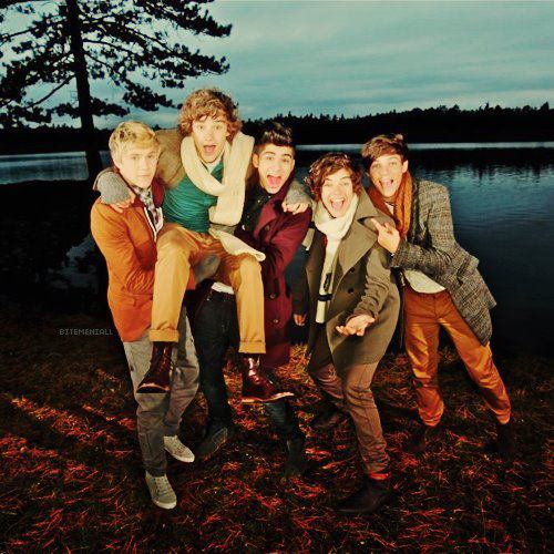 Ayeee.(: Im Supporting One Direction, Cody Simpson, Justin Bieber, Austin Mahone! Follow Me & I Follow Back!(: