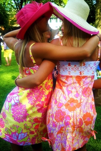 Carefree sorority girl turned college grad with a real job. Lover of all things preppy, pink, pearls and bows.