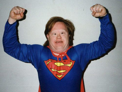 Wij tweeten over zielige dennis wij kopieeren niks van de echte brian twitter | Follow us and thats a Followback !