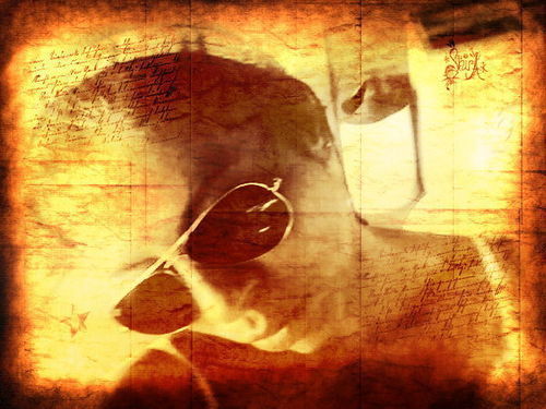 ‎. . .  nEM sempre sabemos recolher só o eNCANTO , por vezes , insistimos em capturar o eNCANTADOR ...