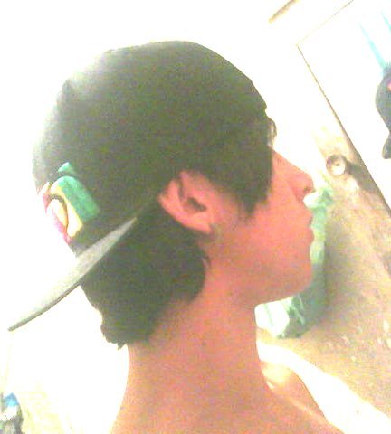 Sou chato, CIUMENTO, carinhoso, adoro toca meeu violao e amo meeus amigos !!! e sou retardado kkkkkkkk
