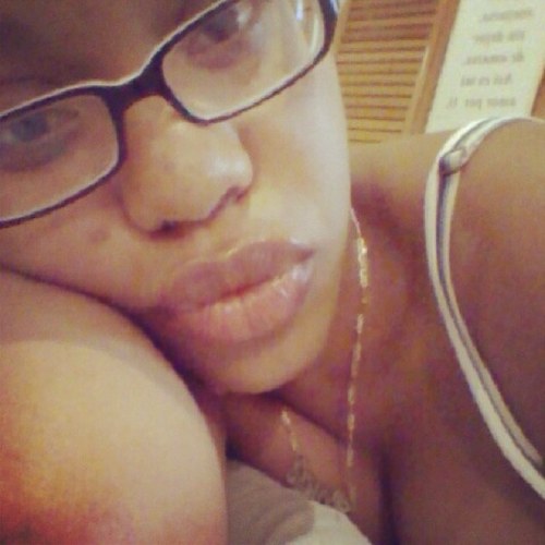 _2TiMeSBeuTy's profile picture. 1⃣8⃣ imm Cancer.  i   Lovve @2Chainz^ iphone4s Ho! ^July I VI^ - @KingJay_GW has my Lovee