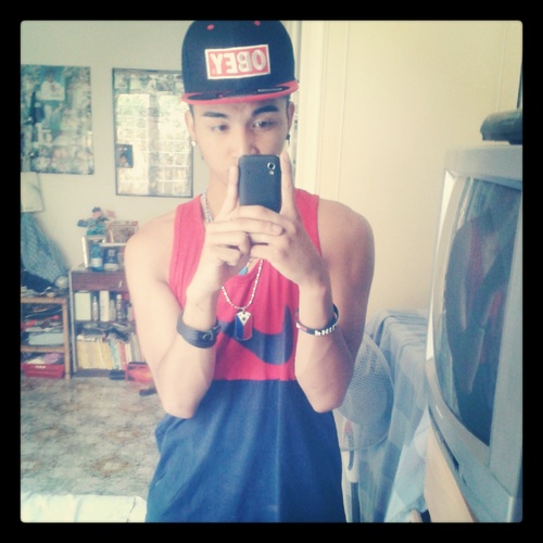 i'm pinoy and i'm live in rome,italy follow me nlng xp