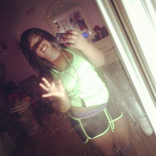 Im Single & Looking For The Right One :)) I Wanna A First Love Never Had ONE :)Big Single :) Love Going Shopping & My Name Is Jauana :))