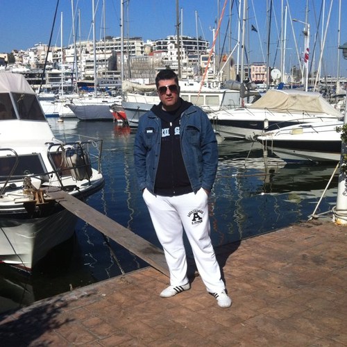 y_pol2410's profile picture. 