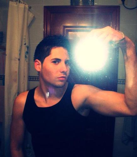 Treicytah Rosales (L)
 Te AmoO gordii__31.10.2010 :$
__Contigo Siempre! ~TyKo Mc^  (yo)  __
Simpático-buen amigo-generoso-cariñoso-sensible-romántico y fiel♥