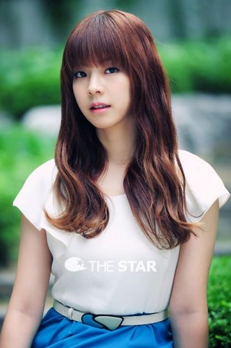 นักร้องหญิงคนแรกของ FNC Entertainment O.o♥ fake account of @junielism / อันยอง! ทักจูนได้มาทักจูนมามะเด็กน้อย -..,,-(?) 55555 คึคึ./ My fam  #BlueB saranghae♥